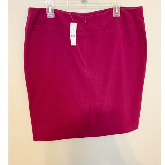 NWT New York and Co (size 18) Dark Fuchsia skirt with slit - Picture 2 of 9